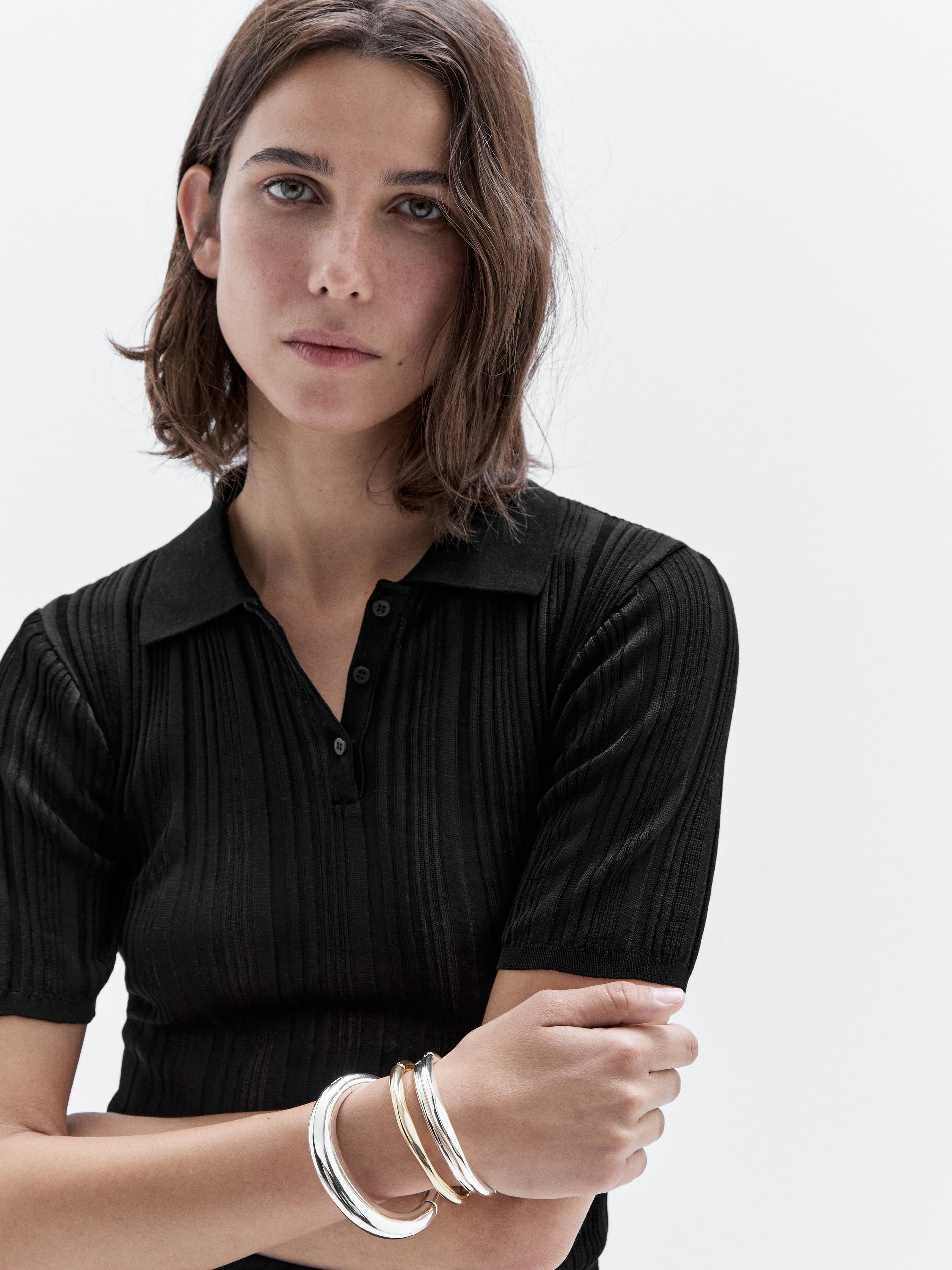 100% cotton polo shirt with ribbed detail